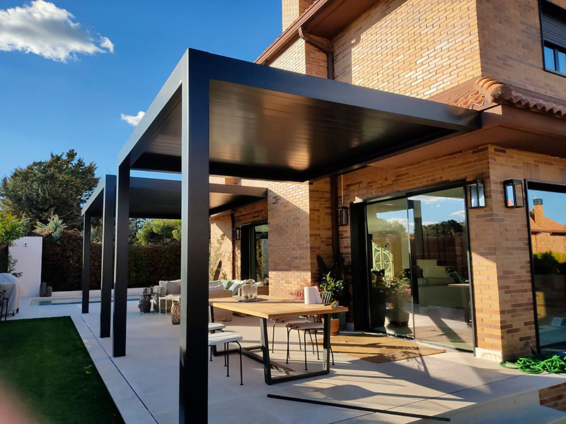 Pérgola bioclimática en chalet de Majadahonda